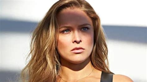 8 Incredible Photos From Ronda Rousey’s First SI Swimsuit。